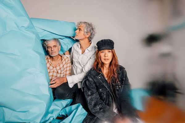 Blonde Redhead Sit Down for Dinner